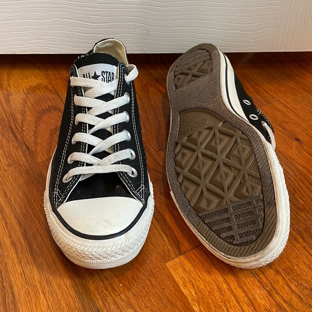 Brand: Converse Chuck Taylor All Star Classic Low Top, Size:8, Color:Black&White
